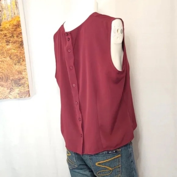 3/$25 Back Button Closure Lightweight Top - Picture 8 of 9